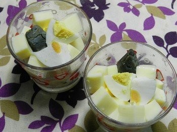 step3: 將豆腐與蛋分別放入杯中