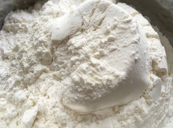 step1: 先把粉類過篩備用。