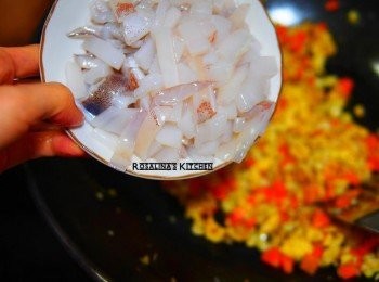 step7: 7.加入透抽一起炒。