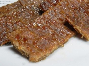 step9: 切掉旁邊黑的部分，就是好吃的蜜汁肉乾囉!!!