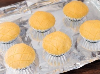 step21: 組合及烤焗做法：鋪上批面按實邊沿。