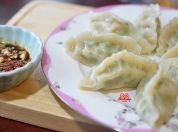 step5: 放入滾水中滾煮至水餃浮起即可撈起