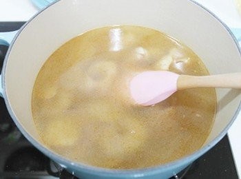 step7: 米酒滾了之後再將水倒入~~