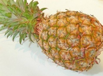 step1: 新鮮鳳梨一顆