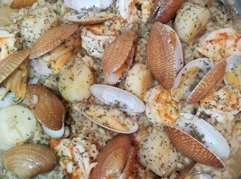 step7: 花甲開口，落香草黑椒，香噴噴食得喇