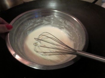 step1: 将(A)隔熱水搅煮至至滑，（水溫不要太高）