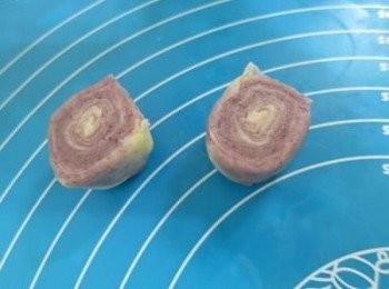 step5: 多層次的芋頭酥作法:1.由中間切開