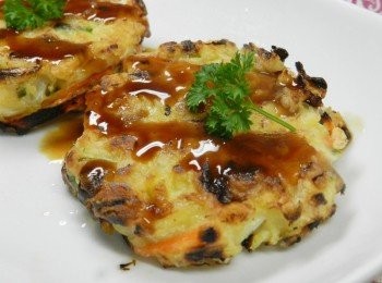 step6: 兩面煎好就可以起鍋囉！我這是使用的是紅豆餅鍋，做起來小小的很可愛，如果沒有的話，就選用加中的平底鍋來使用喔！