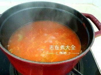 step4: 再加茄汁及茄膏加蓋煮5分鐘