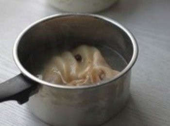 step2: 大火煮開後，小火30分鐘