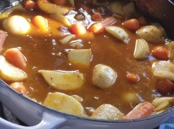 step5: 加入適量水份後加蓋煮十五分鐘。