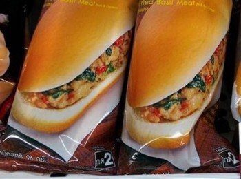 step8: 這是泰國小七的打拋熱狗..取自網路