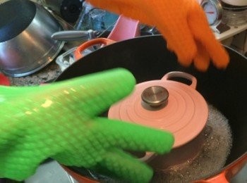 step9: 小心地將14BB放入32媽媽內。(小心滾水,因為放入時會有水滾起的效果 如圖上)