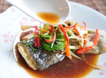 step4: 再次舀些將醬汁反覆淋上即可上桌~