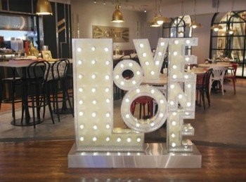 step1: 這蝴蝶結吐司是不是覺得很眼熟~~ 沒錯~~~就是有名的樂昂咖啡之招牌甜點呀!!! 今天就跟大家分享這甜點作法吧~~~