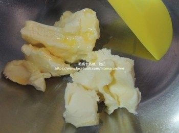 step2: 奶油放室溫軟化到手指輕按即軟即可