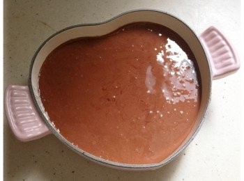 step4: 將蛋糕漿倒入模具內，用180度焗大約15分鐘至熟透。