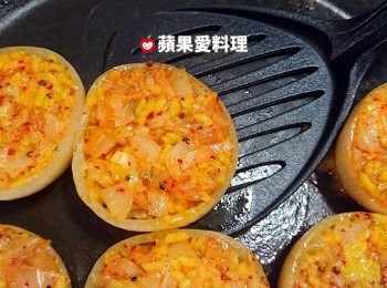 step9: 水份收乾後（約3分鐘），打開鍋蓋，用鍋鏟取出即可。