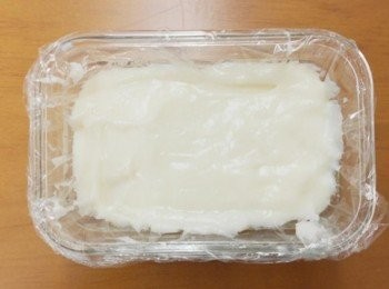 step7: 將<span class="group_1">奶糊</span>倒入容器中!!並放入冰箱冷藏凝固1-2小時!!