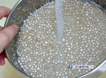 step4: 把西米用水沖至凍身，隔去水分備用。