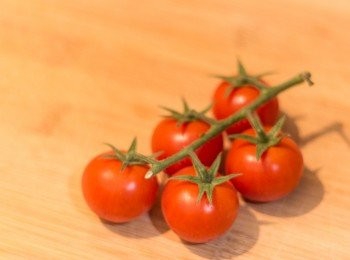 step11: 這次用以色列車厘茄，較一般車厘茄大及甜一點點，大家可以用其他蕃茄代替，但不建議用肉茄因水份太多