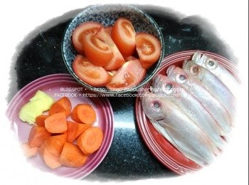 step1: 將魚皮撕去、去內臟(可叫魚販代勞)，洗淨，用廚房紙抹乾水份。