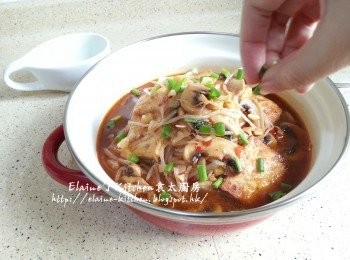 step8: 將材料盛起放入另一細煲內 , 灑上蔥粒即可