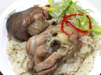 step9: 雞肉軟嫩, 米飯晶亮, 雞油香氣誘人。
最神奇的是, 我家小孩特別喜歡這個味, 他們吃得可香呢!
配方很簡單, 做法又容易。
簡單做, 大享受!馬上動手做吧!