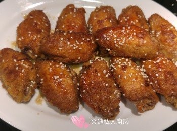 step1: 先將<span class="group_2">醃料</span>醃<a href="https://bit.ly/3zHU5V3" target="_blank" data-keyword="雞翼" class="guide-link"><strong>雞翼</strong></a> <span style="display:inline-block;vertical-align:middle;margin-top:-3px;color:initial;border-radius:3px;padding:2px 3px;font-size:12px;line-height:14px;background:#87d300;color:#fff;">即買</span> 最好早上醃晚上炸。