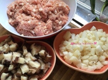 step3: 馬蹄沖洗去皮，切粒備用