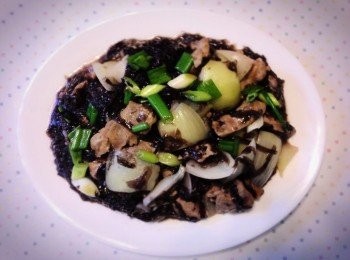 step5: 最後，灑上蔥花，上碟便可。