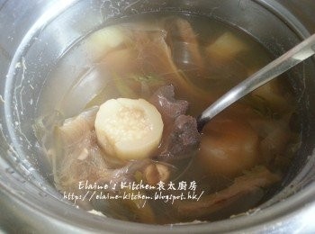 step5: 最後加入豬橫脷及百合用慢火煲多30分鐘 , 再加入少斗鹽調味即可