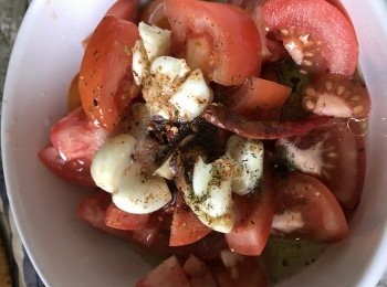 step2: 將所有的調味料, 包括橄欖油放在撹伴器內打碎