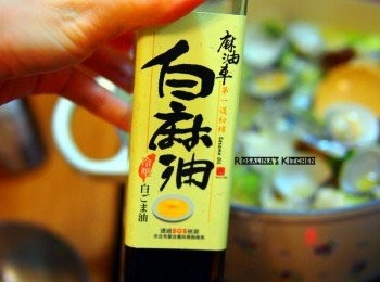 step26: 起鍋前，白麻油是一定要加的。味道很棒。