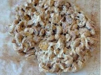 step6: 趁熱倒在油布上