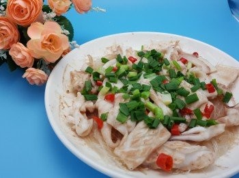 step7: 用大火水滾計先蒸5分鐘，再放上蔥粒再蒸1分鐘即可