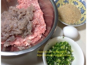 step2: 用一般果汁機將蝦仁分2次攪打成蝦仁漿