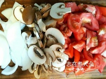 step1: 磨菇、洋蔥及蕃茄洗乾淨切細備用