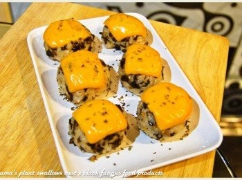 step6: 取出擺盤時，只要再灑上些許洋香菜來增添成品賣相。