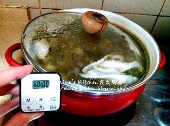 step7: 拌一拌勻材料後蓋上蓋轉慢火煲1小時 , 期間要經常睇火 , 以免滾瀉