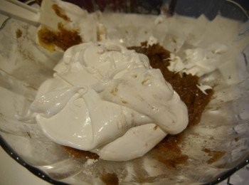 step7: 混合蛋白霜以及杏仁糊。