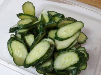 step4: 所有材料拌勻後 , 加到乾淨的密封盒或密封袋中