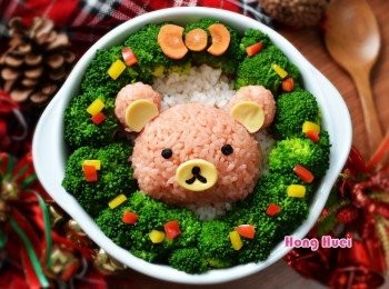 step6: 甜椒切細狀點綴在綠花椰菜上即可~