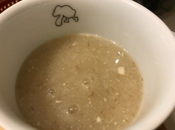 step4: 轉小火, 加冰糖, 煮溶糖後, 放涼
用攬拌來機打成梨露.