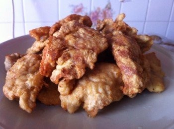 step2: 然後起鍋油炸至金黃色，盛起待用。