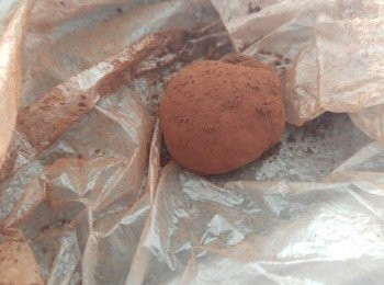 step11: 將細半碗可可粉放入膠袋,巳完成的麥提沙糯米糍放進袋裏滾動。