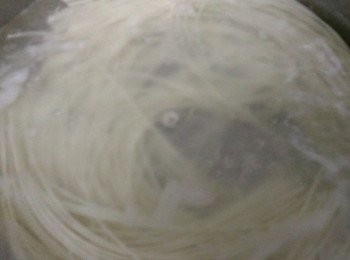 step6: 將五木細關東麵煮至喜愛的口感