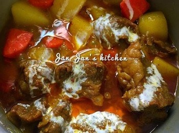 step7: 完成後加入椰奶搞勻。