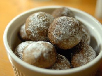 step4: 放入焗爐160度焗20至25分鐘。待涼後灑上糖霜即成！