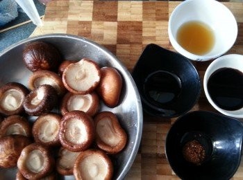 step3: 鮮冬菇用蒸鮮冬菇料用大火蒸15分鐘